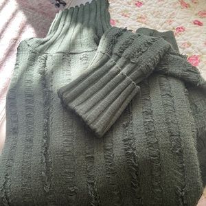 Gilli Hunter Green turtleneck Sweater, Size M